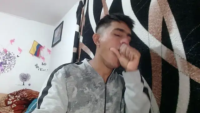 Snapshot of maria_and_angel chatting on December 6, 1:35 am maria and angel online show from December 6, 1:35 am