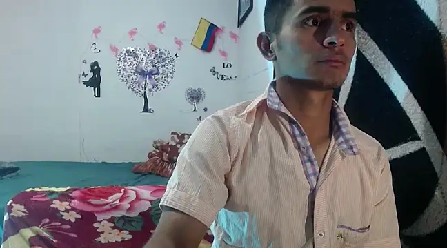 Snapshot of maria_and_angel chatting on December 15, 1:13 am maria and angel online show from December 15, 1:13 am