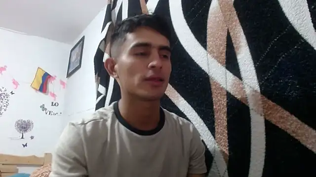 Snapshot of maria_and_angel chatting on December 4, 12:02 am maria and angel online show from December 4, 12:02 am