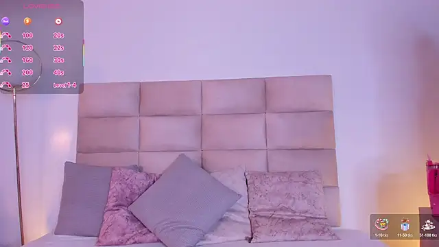 Snapshot of AngelyRosse1 chatting on October 28, 4:02 am AngelyRosse1 online show from October 28, 4:02 am