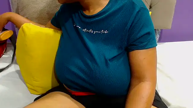 YELLOWBUSTYMELLONS online show from November 8, 5:33 am