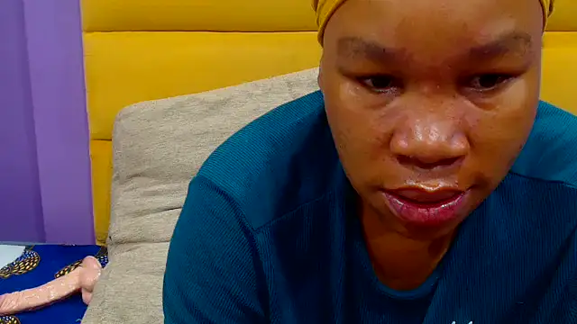 YELLOWBUSTYMELLONS online show from October 26, 7:58 pm