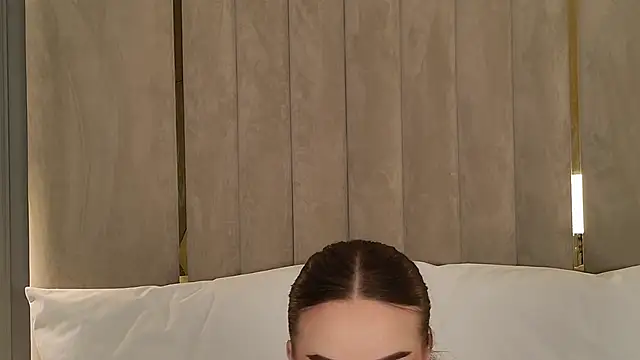 Snapshot of AnneSand chatting on June 3, 4:02 am AnneSand online show from June 3, 4:02 am