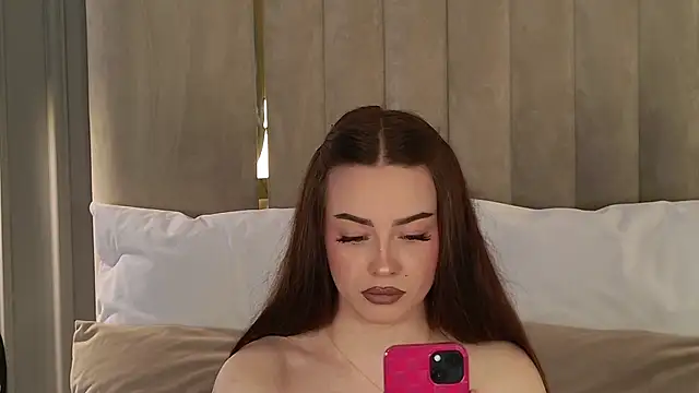 Snapshot of AnneSand chatting on June 5, 3:55 am AnneSand online show from June 5, 3:55 am
