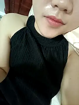 Snapshot of Sexyass13 chatting on October 18, 12:34 am Sexyass13 online show from October 18, 12:34 am