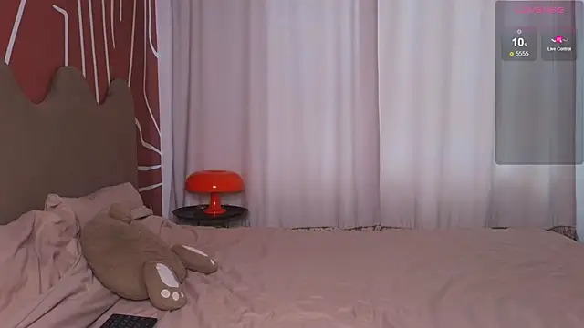 Snapshot of EvaCroan chatting on November 6, 9:13 am EvaCroan online show from November 6, 9:13 am