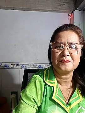 Snapshot of phnz chatting on October 25, 8:35 am phnz online show from October 25, 8:35 am