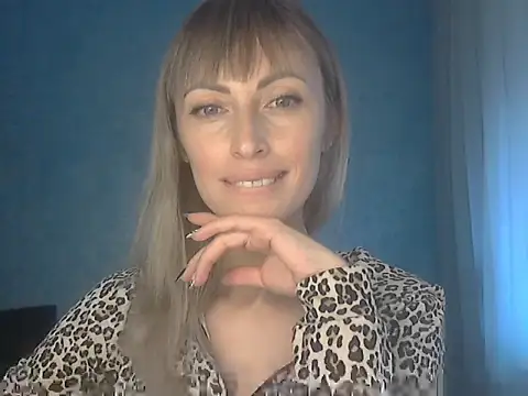 Snapshot of EffectMaya chatting on November 20, 12:28 pm EffectMaya online show from November 20, 12:28 pm