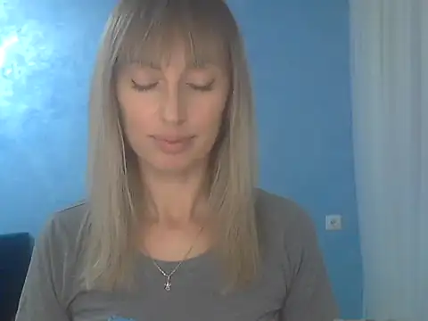 Snapshot of EffectMaya chatting on November 21, 6:29 pm EffectMaya online show from November 21, 6:29 pm