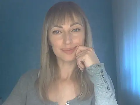 Snapshot of EffectMaya chatting on November 12, 11:47 am EffectMaya online show from November 12, 11:47 am