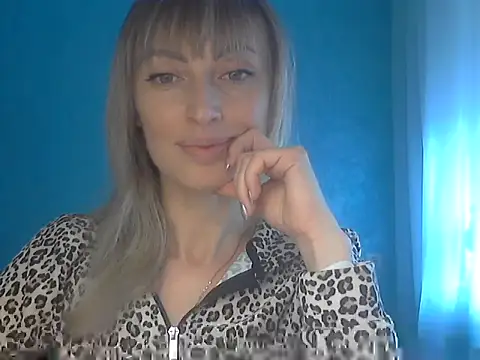 Snapshot of EffectMaya chatting on November 28, 10:37 am EffectMaya online show from November 28, 10:37 am