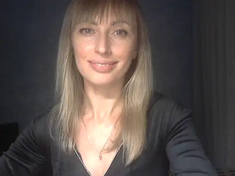 Snapshot of EffectMaya chatting on November 23, 7:02 pm EffectMaya online show from November 23, 7:02 pm