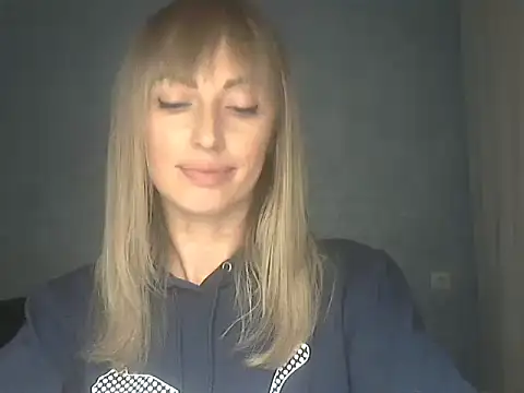 Snapshot of EffectMaya chatting on December 2, 7:59 pm EffectMaya online show from December 2, 7:59 pm