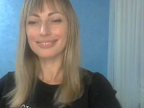 Snapshot of EffectMaya chatting on November 3, 3:15 pm EffectMaya online show from November 3, 3:15 pm