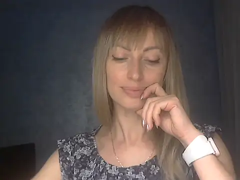 Snapshot of EffectMaya chatting on December 1, 6:20 pm EffectMaya online show from December 1, 6:20 pm