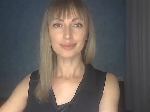 Snapshot of EffectMaya chatting on November 8, 5:27 pm EffectMaya online show from November 8, 5:27 pm