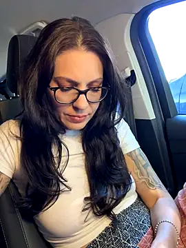 Snapshot of BeautifulMesss chatting on October 2, 4:43 pm BeautifulMesss online show from October 2, 4:43 pm