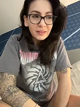 BeautifulMesss online show from April 19, 3:35 pm