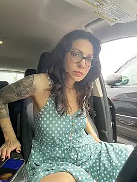 BeautifulMesss online show from April 18, 3:58 pm