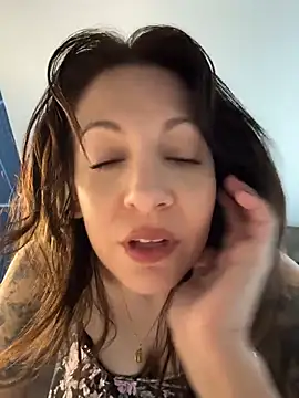 BeautifulMesss online show from April 22, 9:54 pm