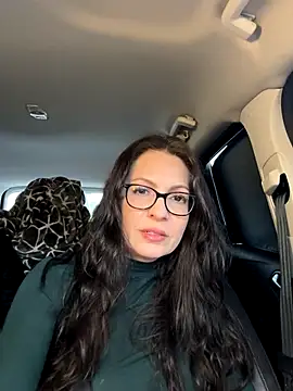 BeautifulMesss online show from November 15, 6:45 pm