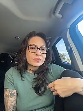 BeautifulMesss online show from March 4, 5:53 pm