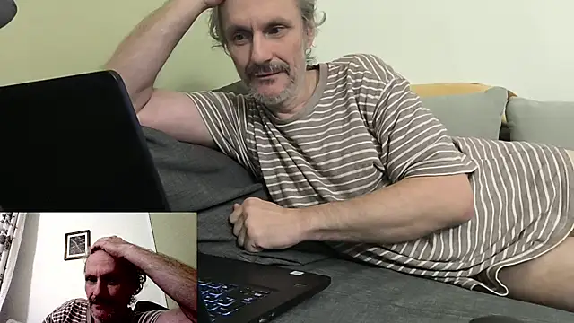 Snapshot of Zed0l1Mod chatting on December 19, 8:27 am Zed0l1Mod online show from December 19, 8:27 am