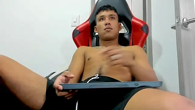 Snapshot of Backsex_boy chatting on February 20, 8:33 pm Backsex boy online show from February 20, 8:33 pm