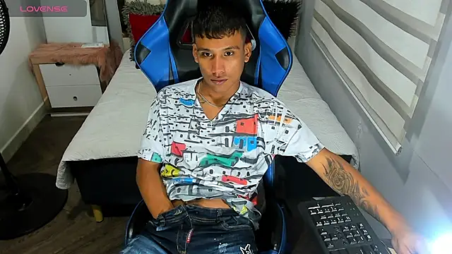 Snapshot of Backsex_boy chatting on October 12, 9:43 am Backsex boy online show from October 12, 9:43 am