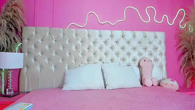 Julieta Cortes   online show from April 1, 12:06 pm