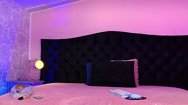 Julieta Cortes   online show from April 9, 12:11 pm