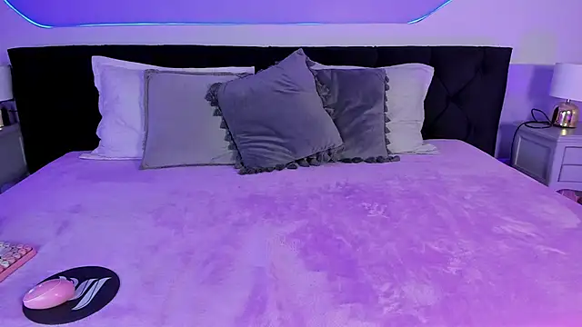 Julieta Cortes   online show from September 19, 12:09 pm