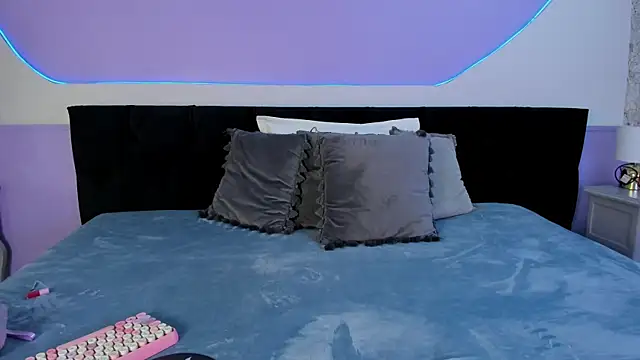 Julieta Cortes   online show from November 26, 11:43 am