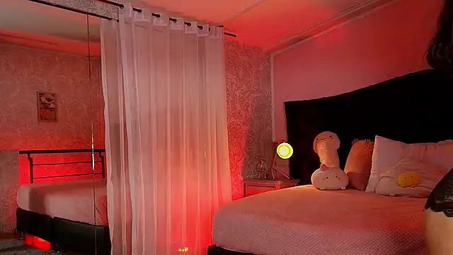 Julieta Cortes   online show from April 15, 12:10 pm