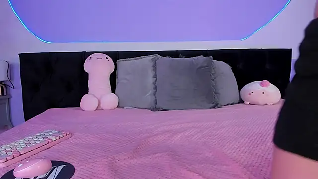 Julieta Cortes   online show from October 24, 12:59 pm