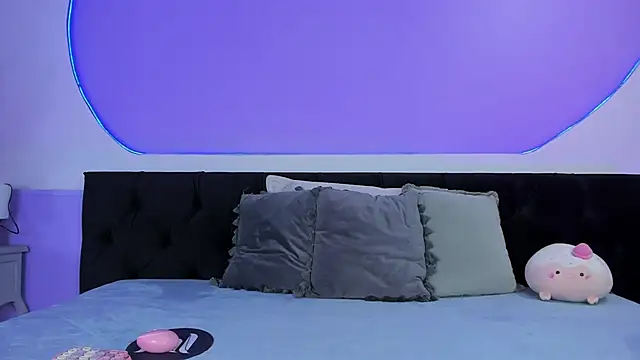 Julieta Cortes   online show from October 14, 12:28 pm