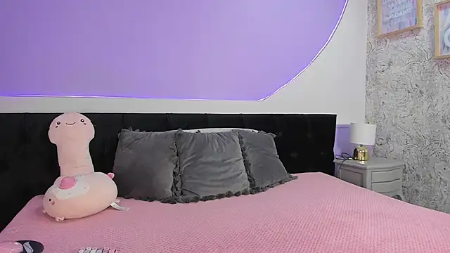 Julieta Cortes   online show from October 28, 12:04 pm