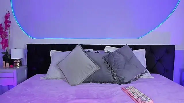 Julieta Cortes   online show from September 9, 11:52 am