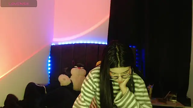 Snapshot of ily_bea chatting on October 15, 1:26 am ily bea online show from October 15, 1:26 am