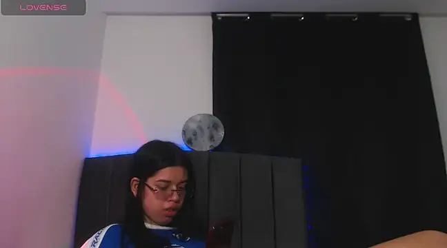 Snapshot of ily_bea chatting on January 13, 2:18 am ily bea online show from January 13, 2:18 am