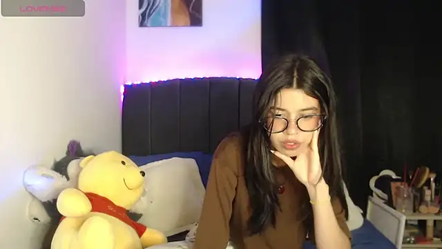 Snapshot of ily_bea chatting on June 5, 12:59 am ily bea online show from June 5, 12:59 am