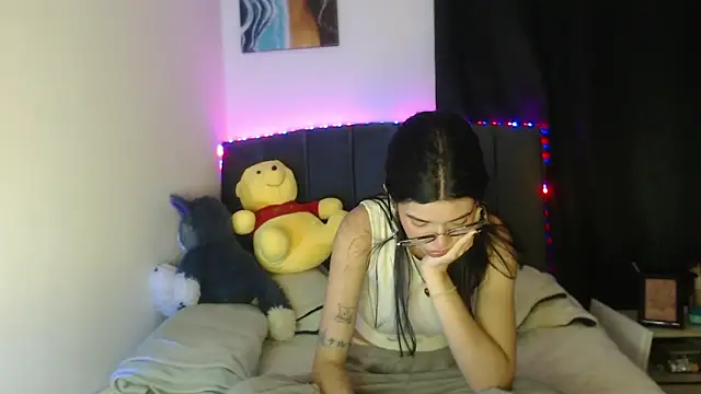 ily bea online show from April 28, 1:59 am