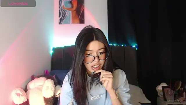 Snapshot of ily_bea chatting on June 4, 1:21 am ily bea online show from June 4, 1:21 am