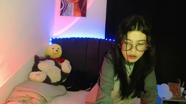 ily bea online show from April 1, 12:35 am