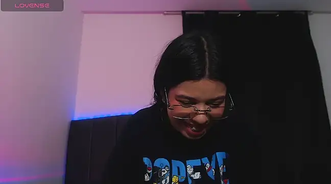 Snapshot of ily_bea chatting on January 18, 2:14 am ily bea online show from January 18, 2:14 am