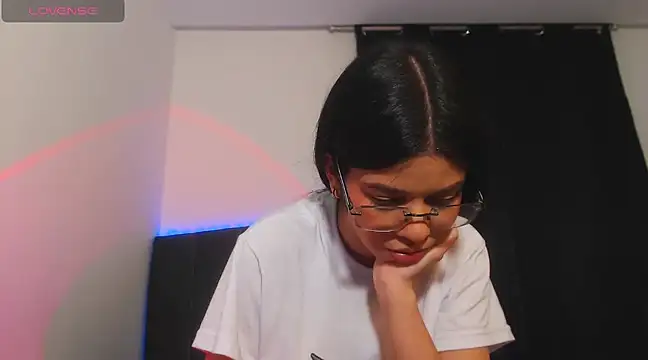 Snapshot of ily_bea chatting on January 20, 12:57 am ily bea online show from January 20, 12:57 am