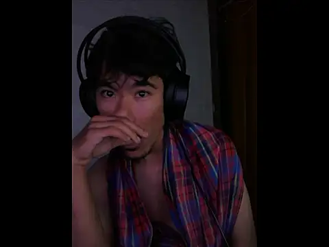 cloudyth1994 online show from December 19, 11:51 pm