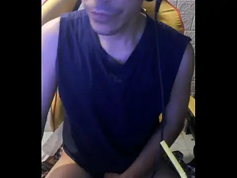 cloudyth1994 online show from February 14, 6:19 pm