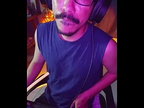 cloudyth1994 online show from June 14, 5:47 pm
