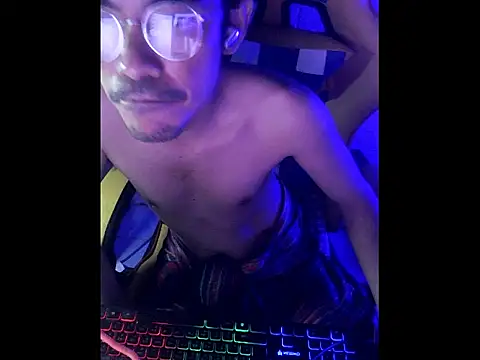 cloudyth1994 online show from January 5, 5:27 pm